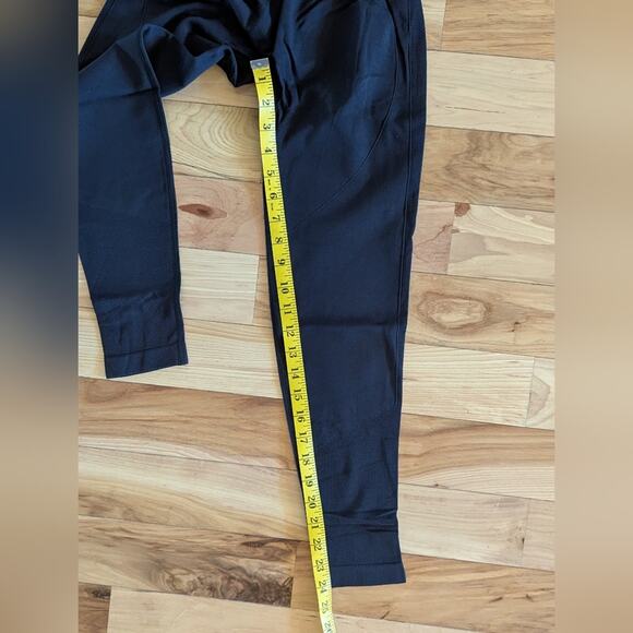 New Halara Seamless Leggings Size Medium - Picture 7 of 9